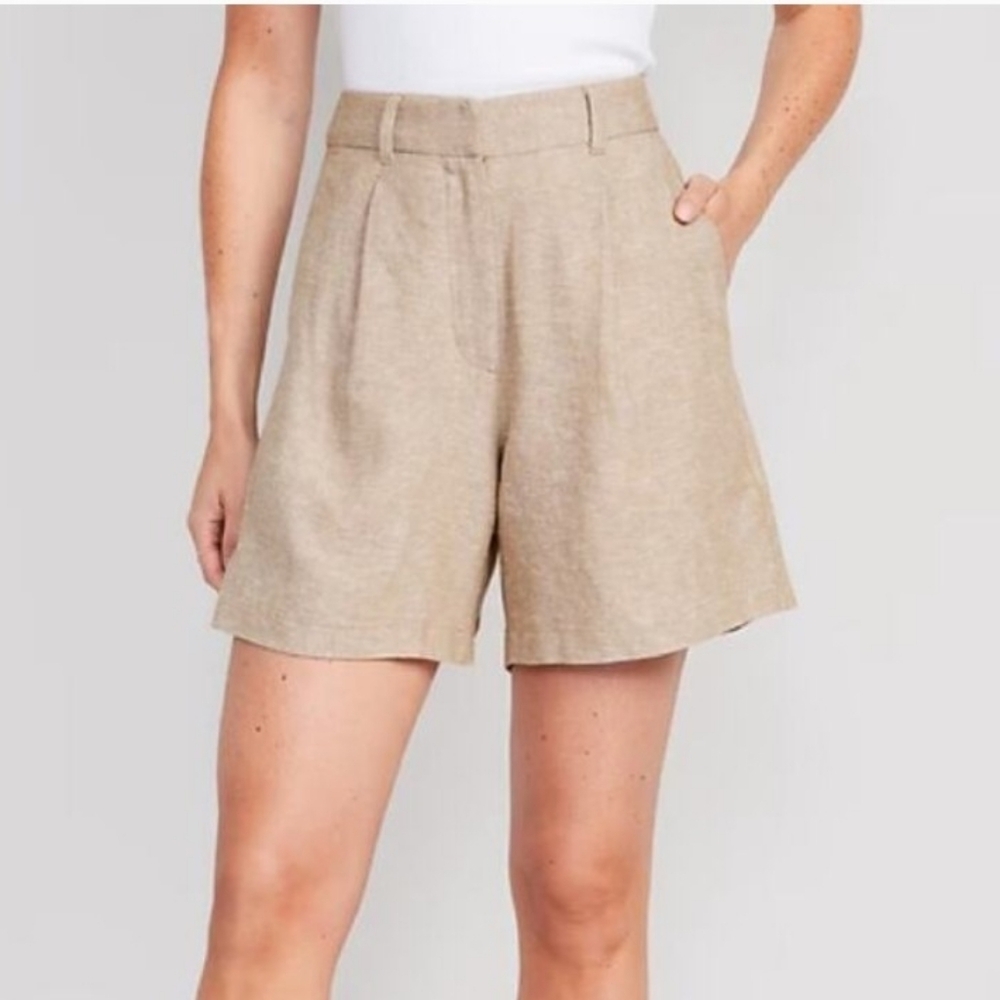 Old Navy Natural Fiber Women's Tan Shorts